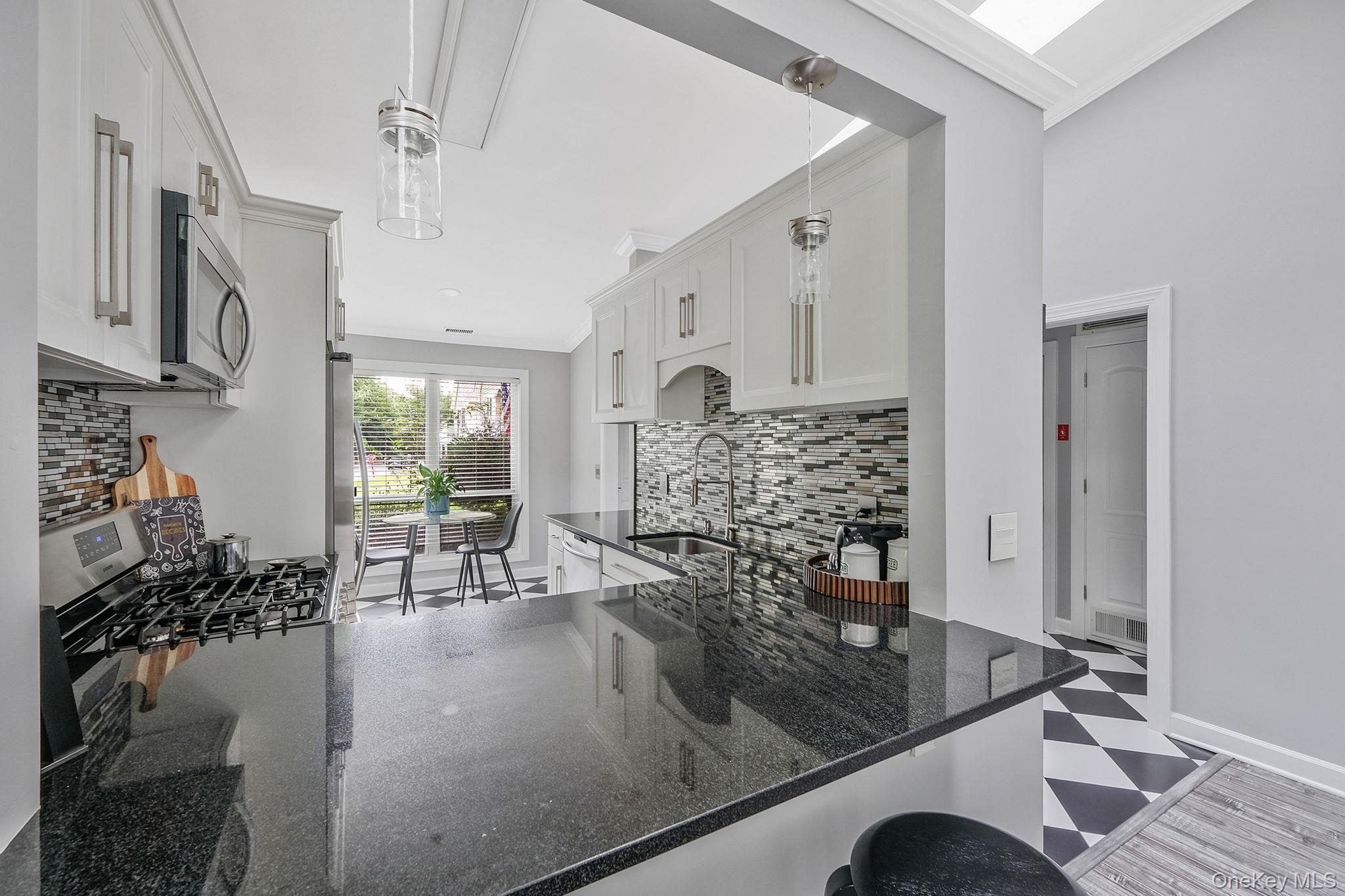 #5 photo, 31 Eric Drive, サフォーク郡 Middle Island , NY 11953