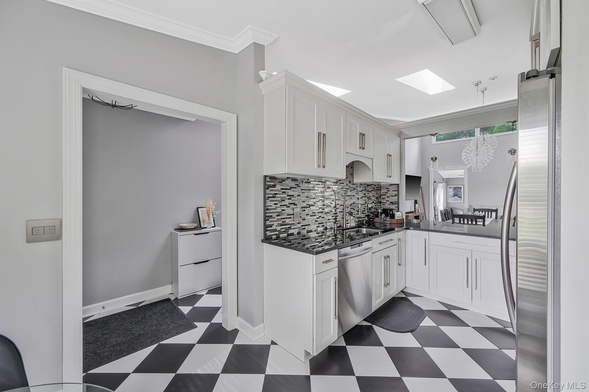 #6 photo, 31 Eric Drive, サフォーク郡 Middle Island , NY 11953