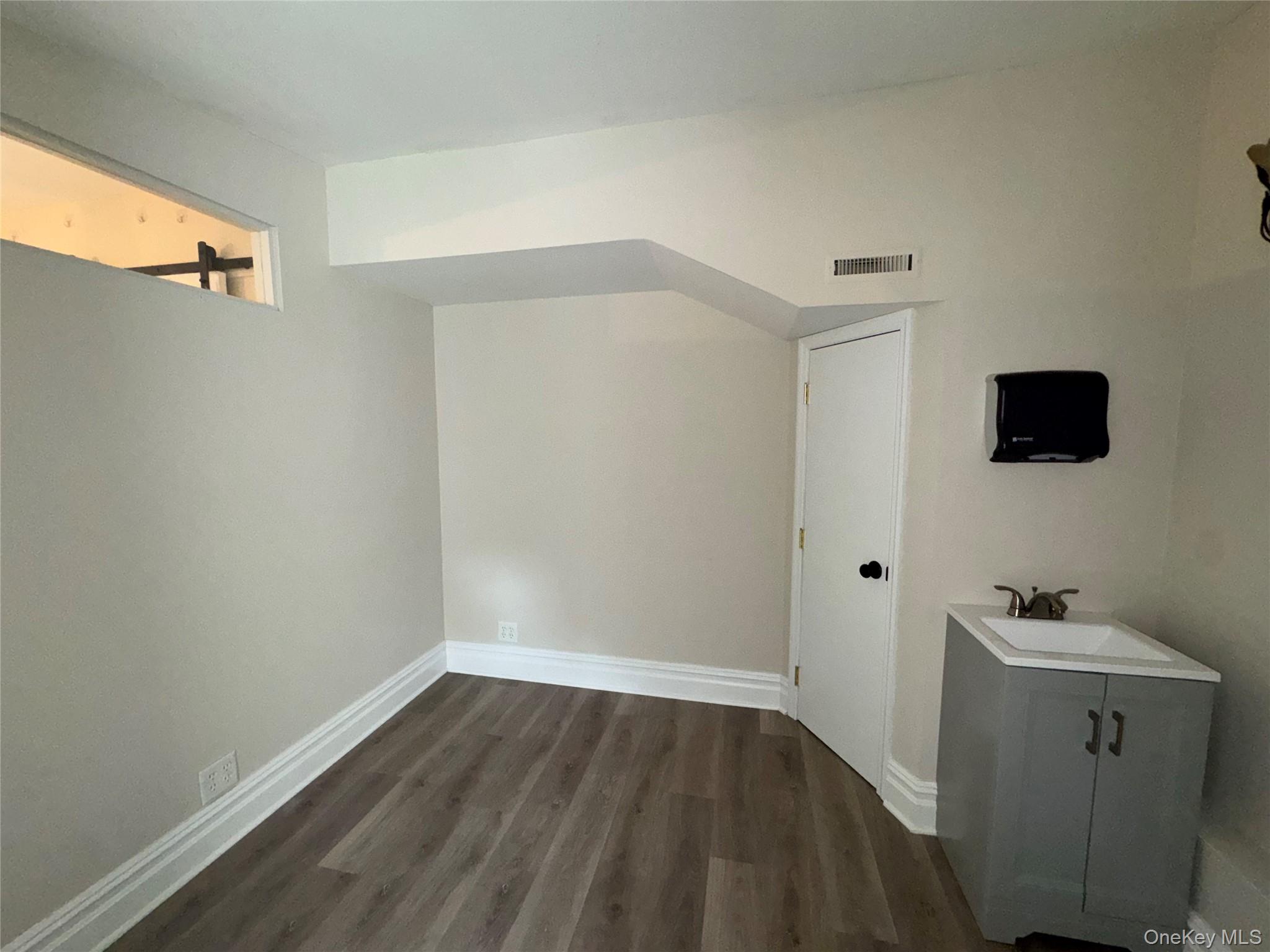 #8 photo, 301 E Main Street, サフォーク郡 Port Jefferson , NY 11777