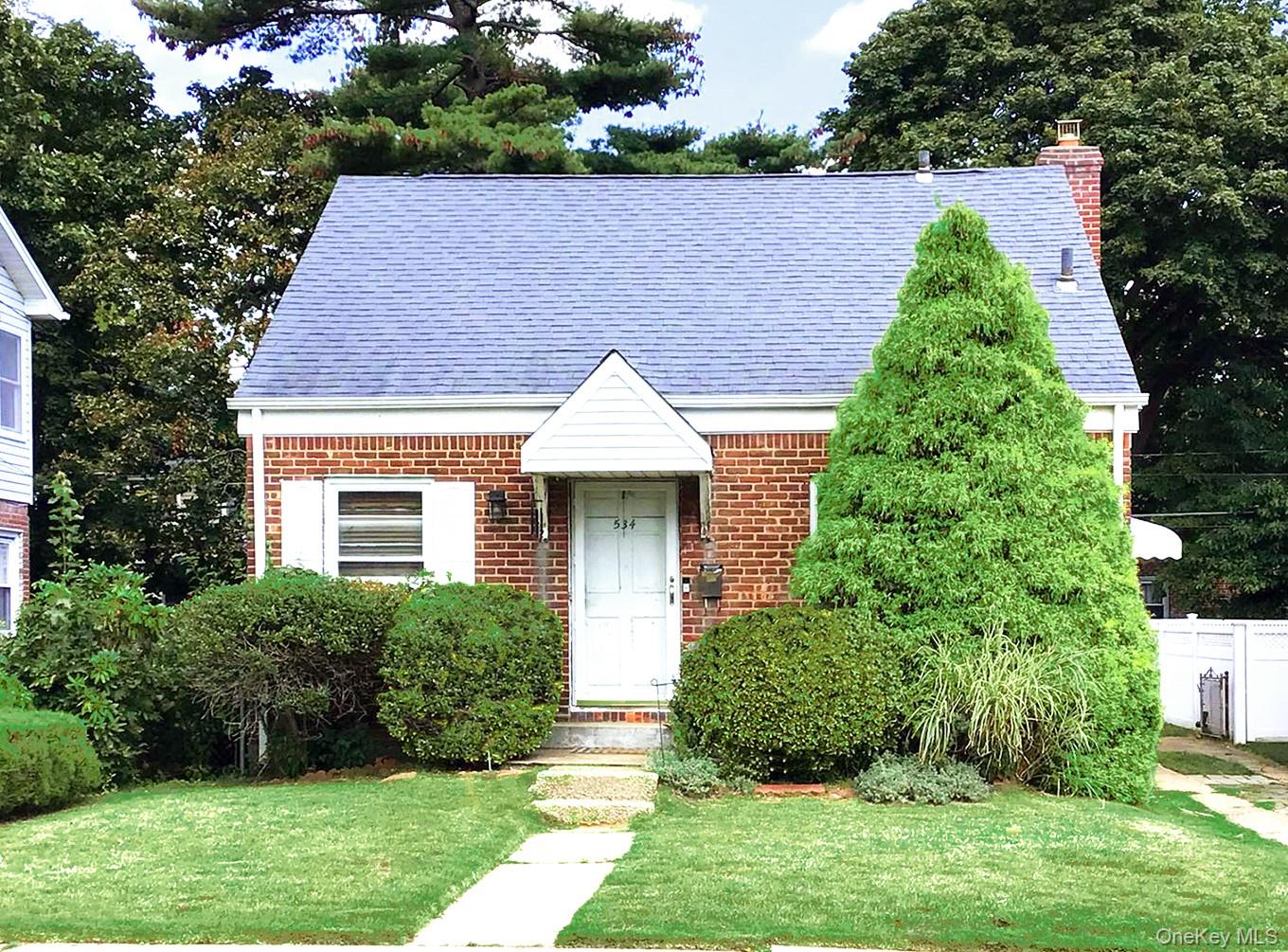 #1 photo, 534 Sperry Boulevard, New Hyde Park , NY 11040