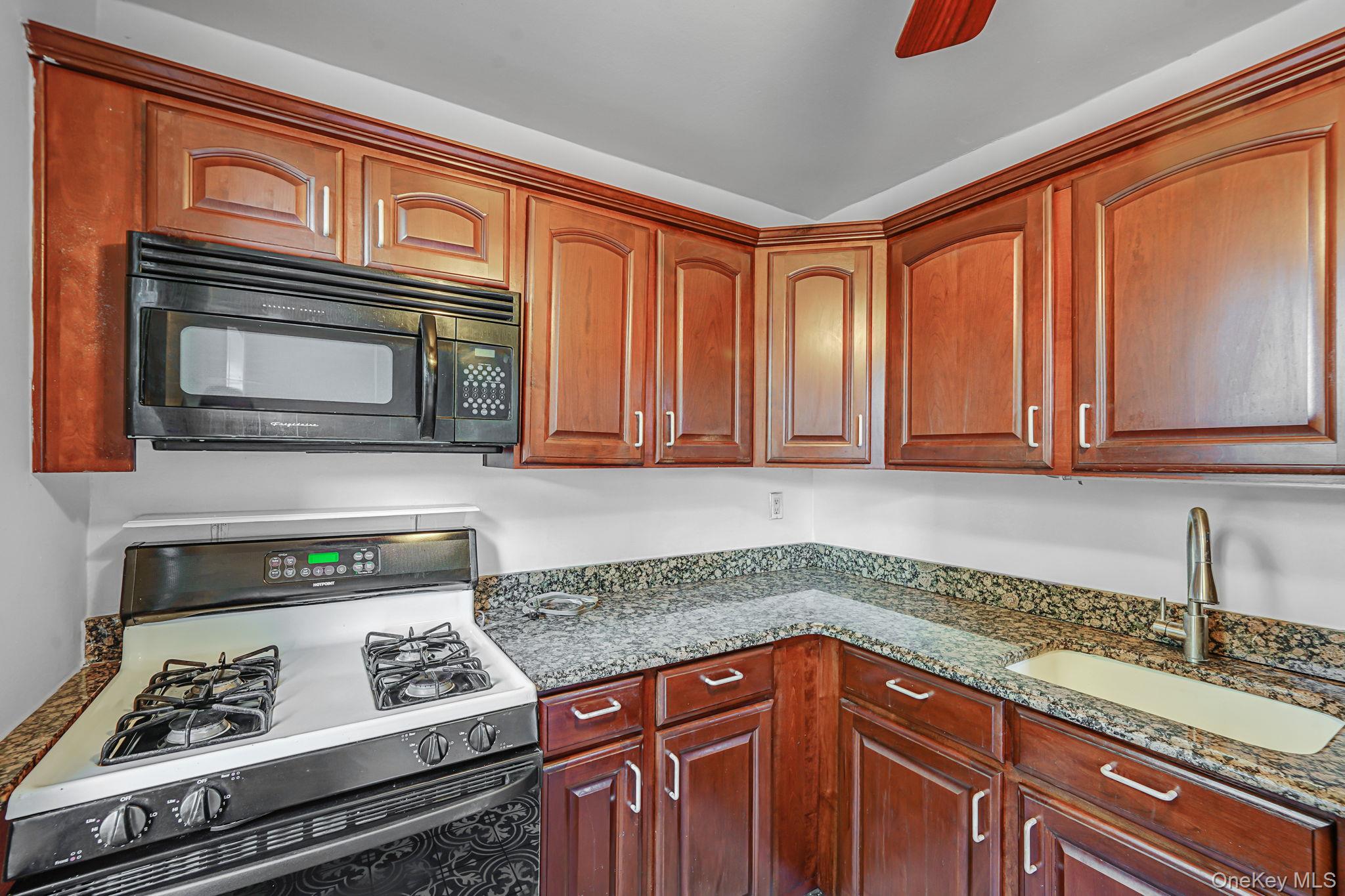 #12 photo, 67-50 Thornton Place, クイーンズ区 Forest Hills , NY 11375