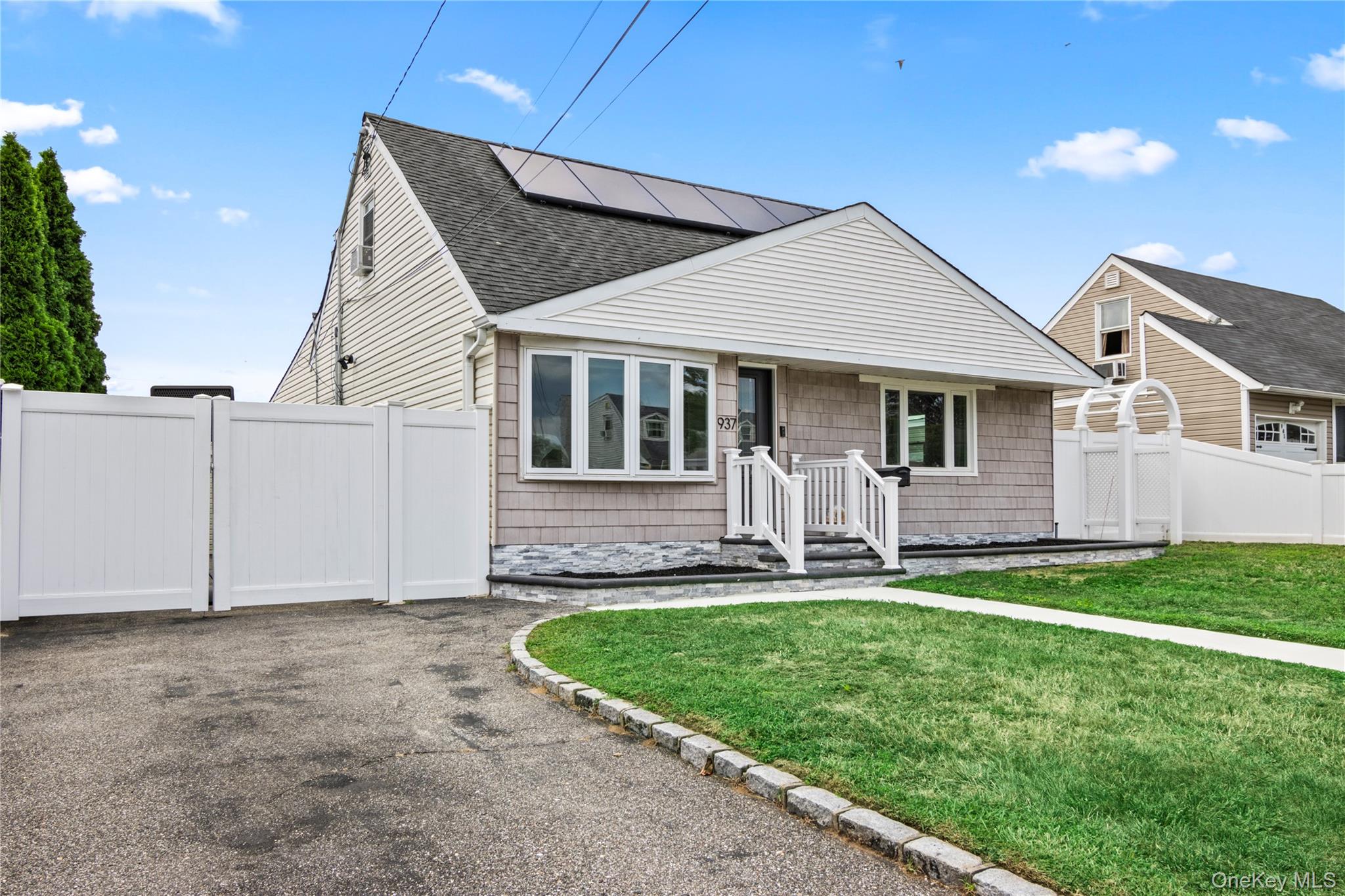 #1 photo, 937 Bowling Green Drive, वेस्टबरी Westbury , NY 11590