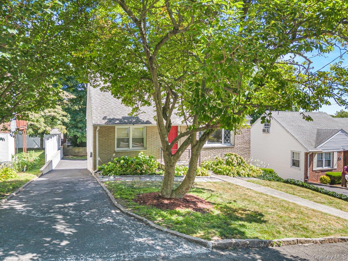 #2 photo, 104 Lefferts Road, Yonkers , NY 10705