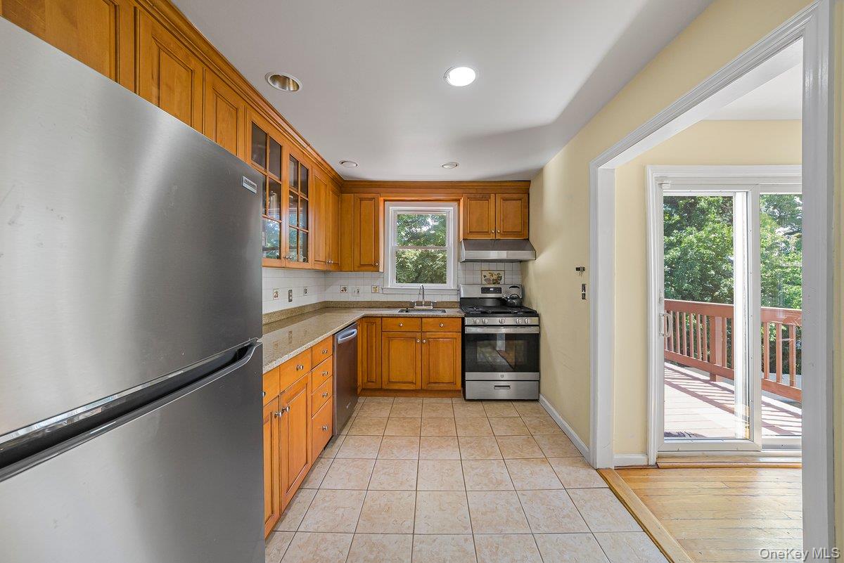 #5 photo, 104 Lefferts Road, Yonkers , NY 10705