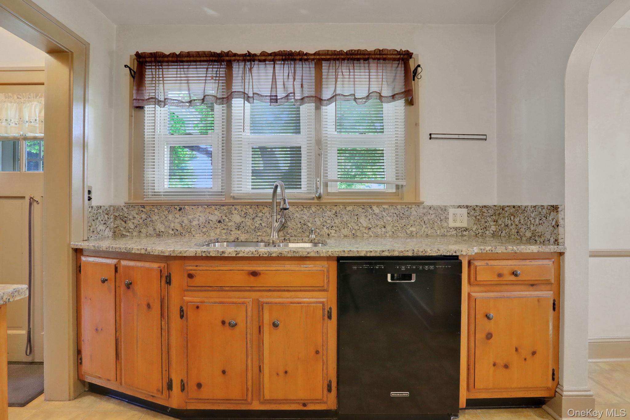 #13 photo, 94 Roosevelt Avenue, Kingston , NY 12401