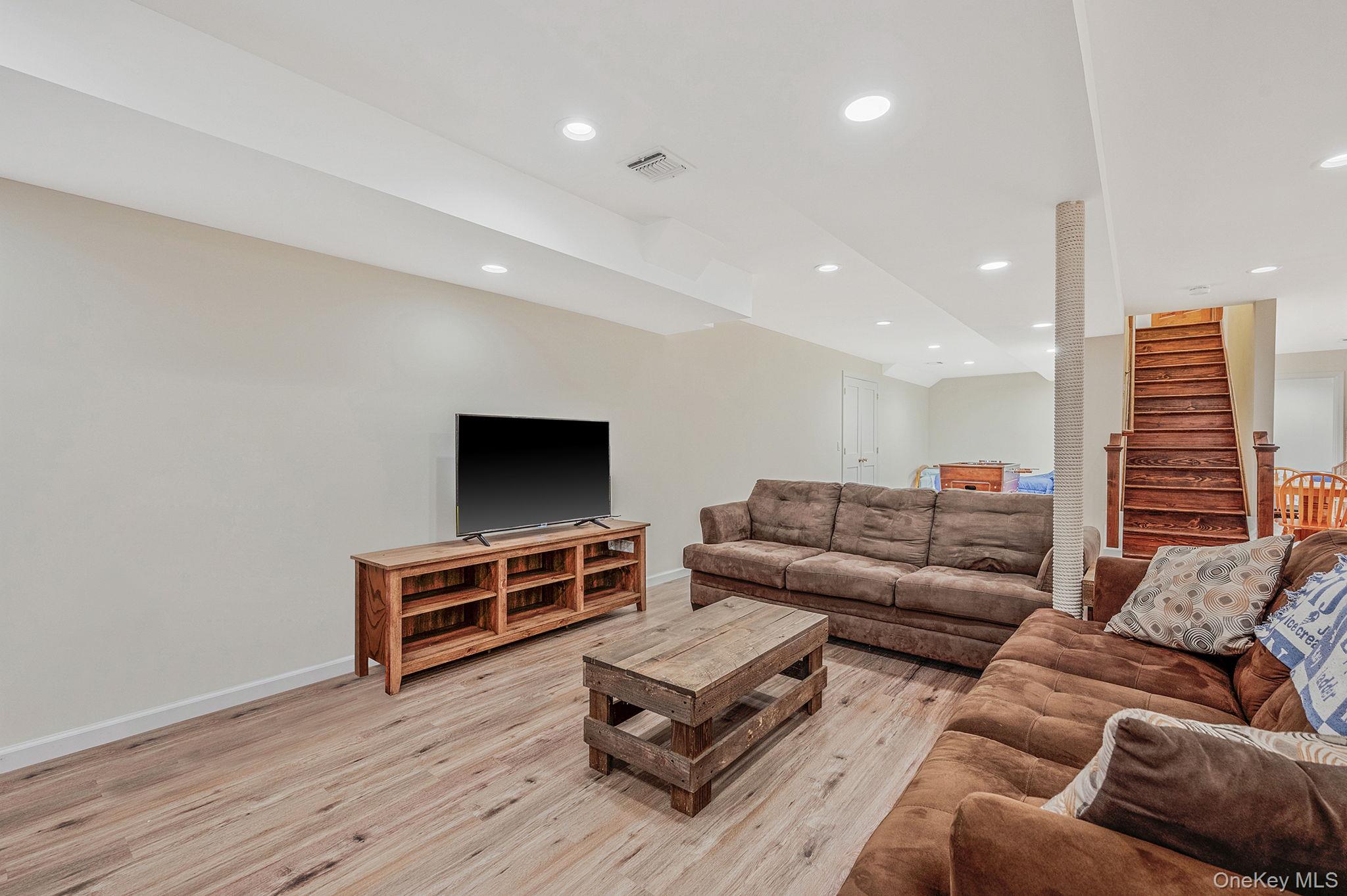 #19 photo, 6 Bay Drive, サフォーク郡 Hampton Bays , NY 11946