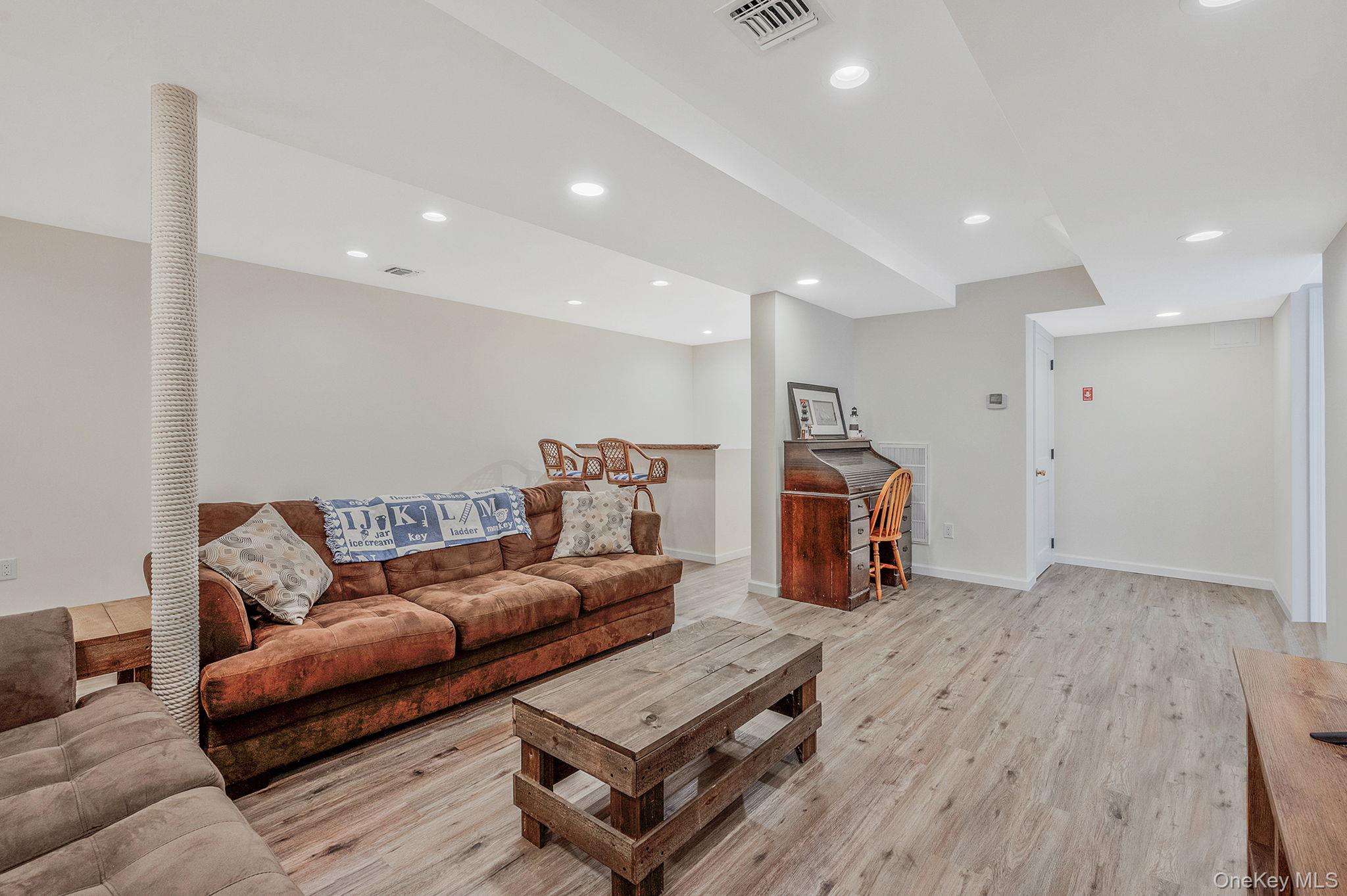 #20 photo, 6 Bay Drive, サフォーク郡 Hampton Bays , NY 11946