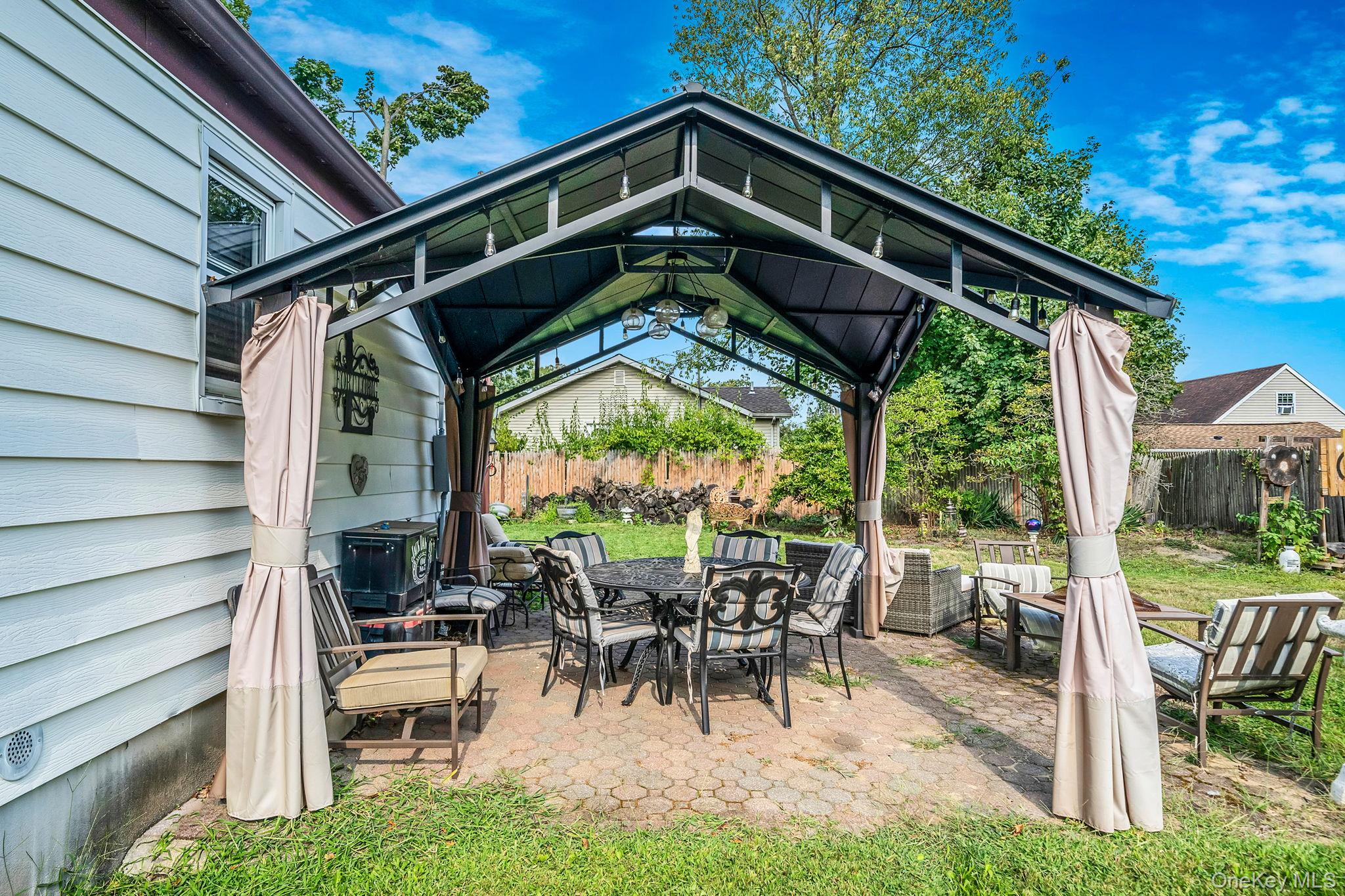 #11 photo, 30 Oakdale Avenue, サフォーク郡 Central Islip , NY 11722