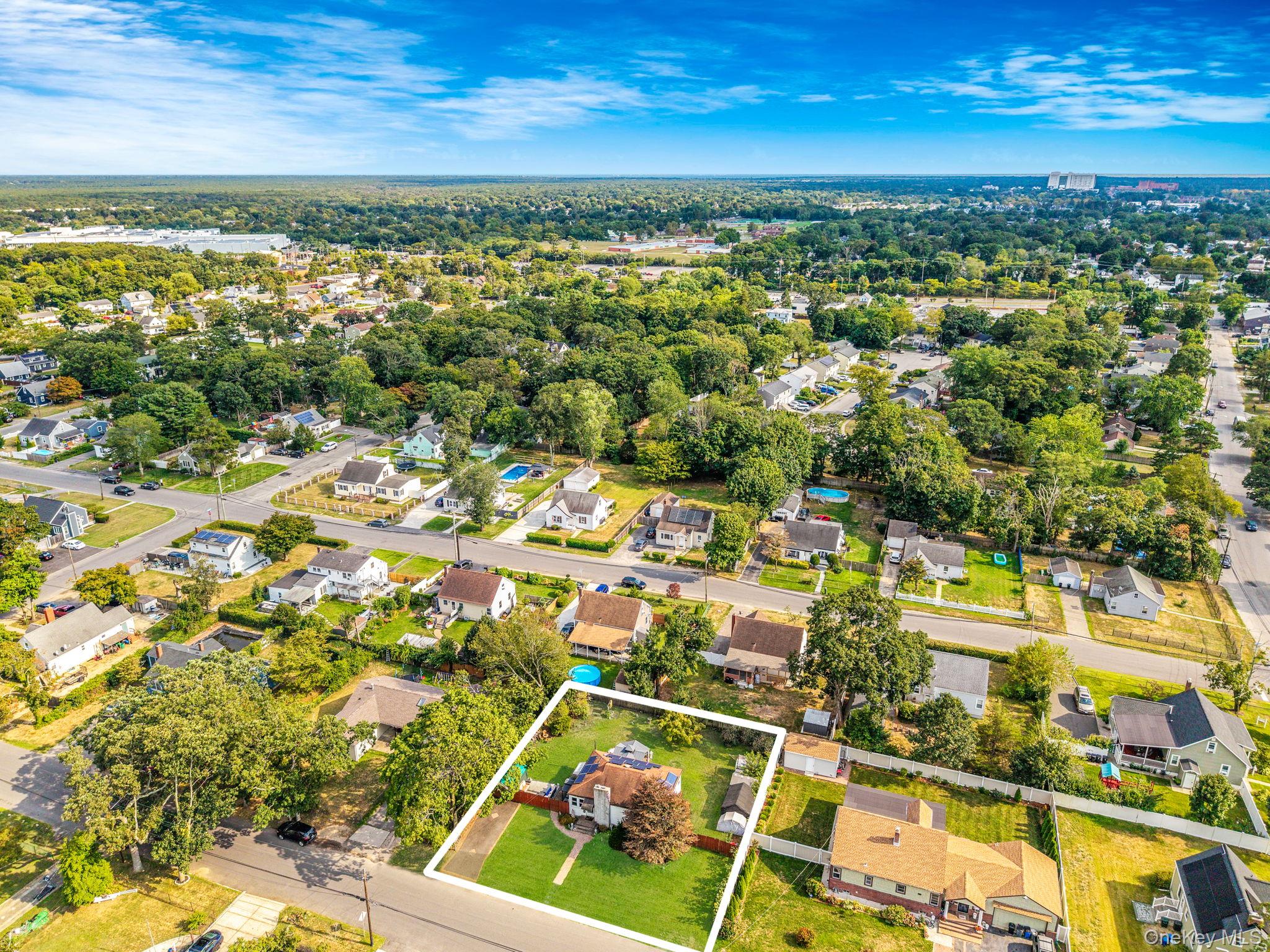 #14 photo, 30 Oakdale Avenue, サフォーク郡 Central Islip , NY 11722