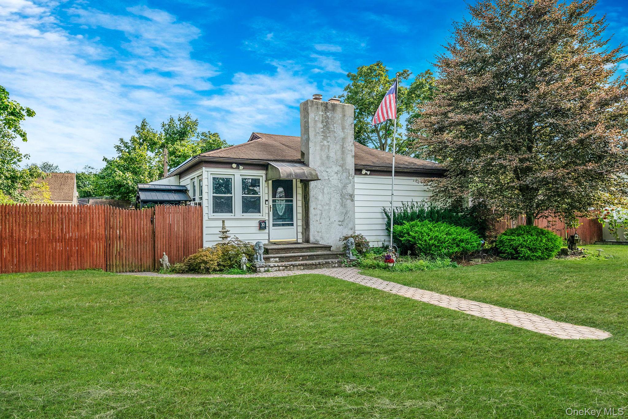 #2 photo, 30 Oakdale Avenue, サフォーク郡 Central Islip , NY 11722