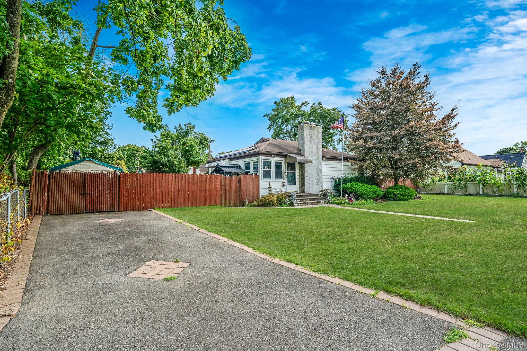 #3 photo, 30 Oakdale Avenue, サフォーク郡 Central Islip , NY 11722