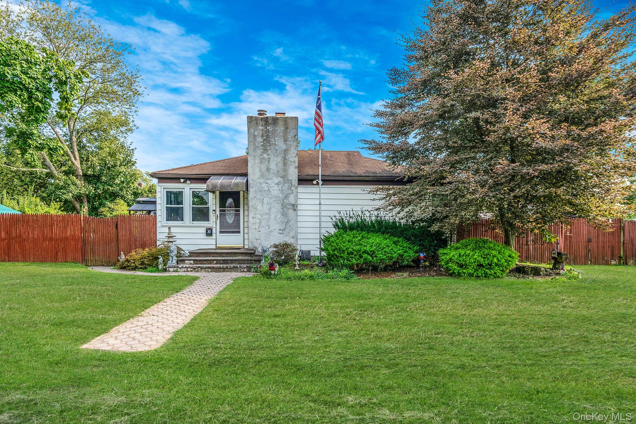 #4 photo, 30 Oakdale Avenue, サフォーク郡 Central Islip , NY 11722