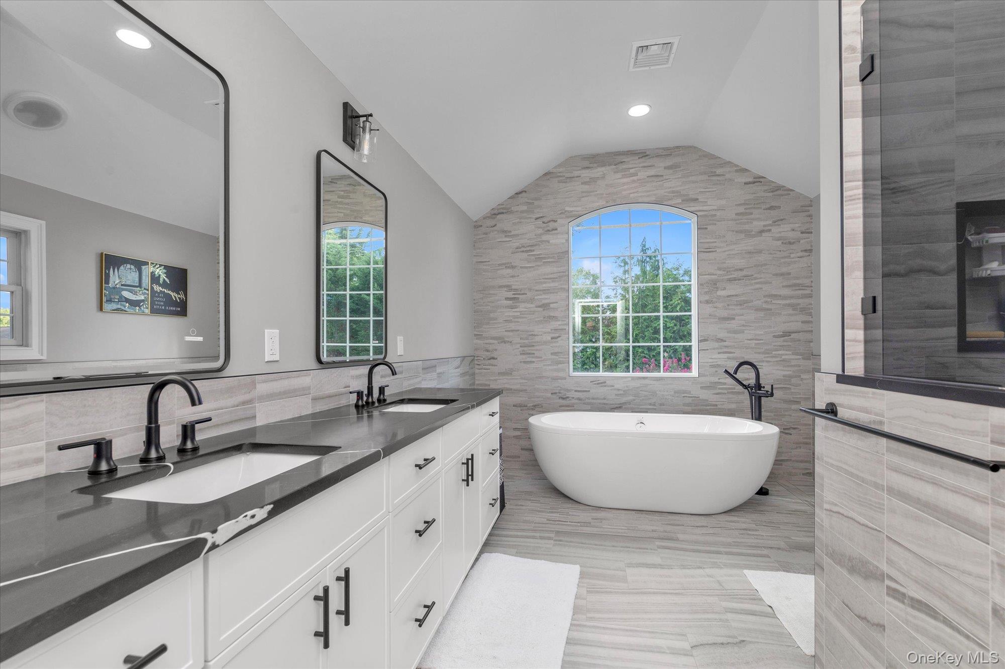 #13 photo, 3418 Silverton Avenue, ナッソー郡 Wantagh , NY 11793