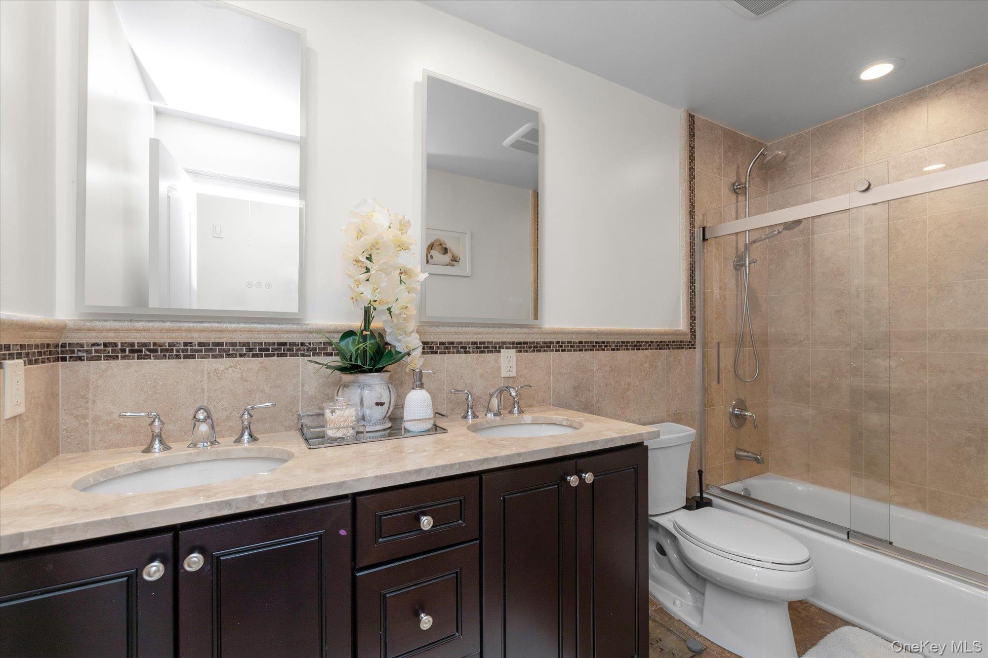 #19 photo, 3418 Silverton Avenue, ナッソー郡 Wantagh , NY 11793