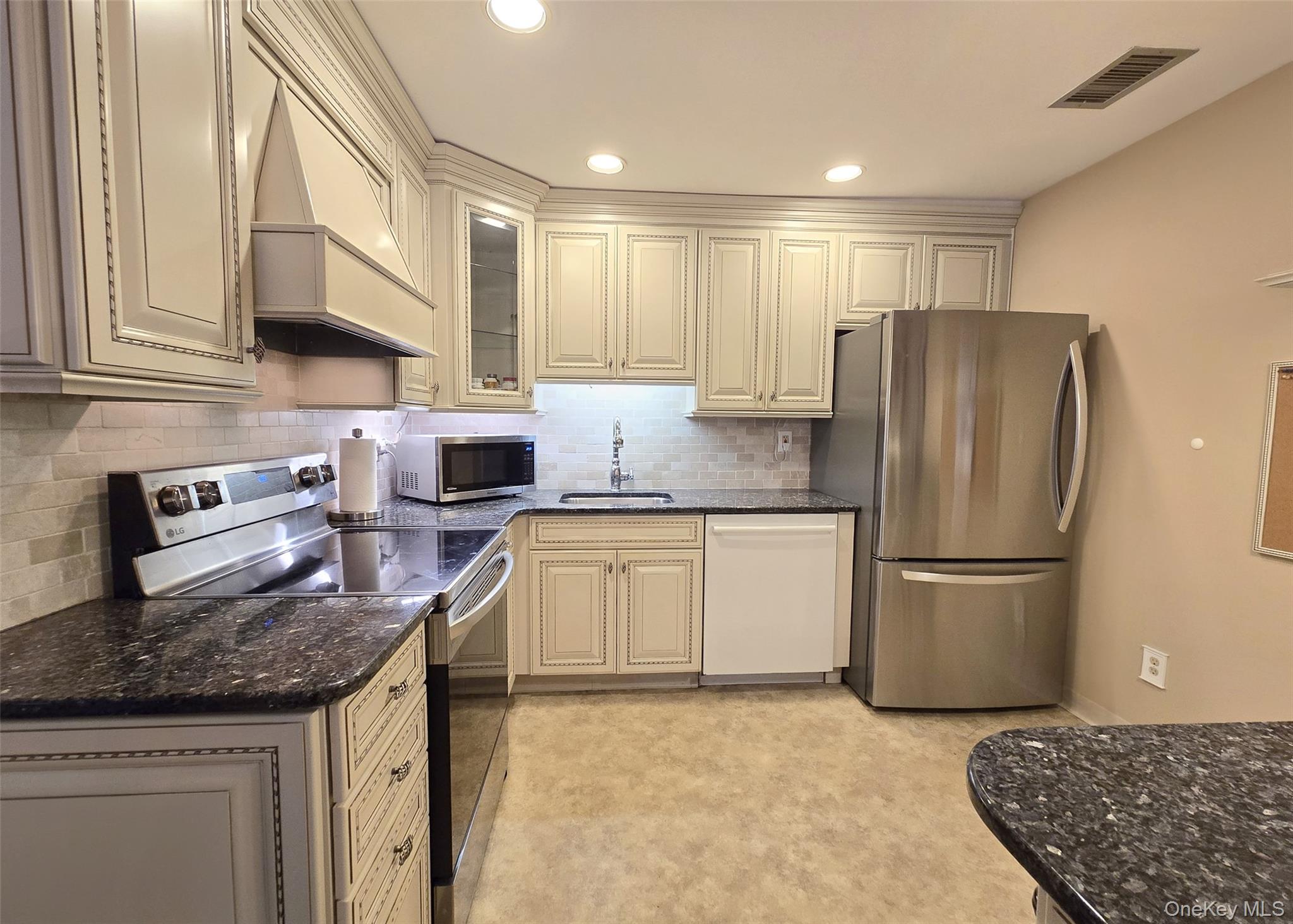 #6 photo, 837 Skyline Drive, サフォーク郡 Coram , NY 11727