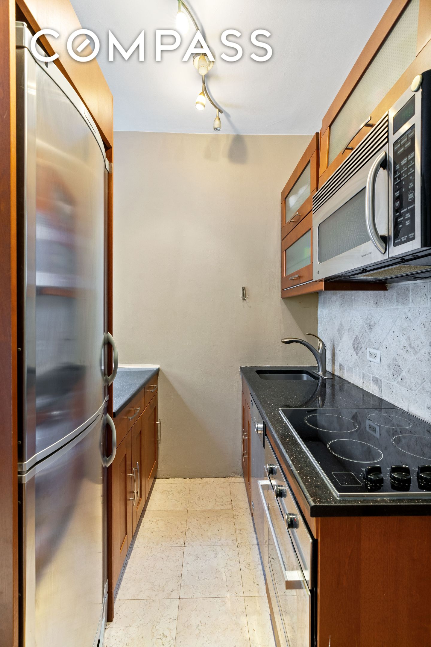 #3 photo, 348 W 56th Street, マンハッタン Hell's Kitchen , NY 10019