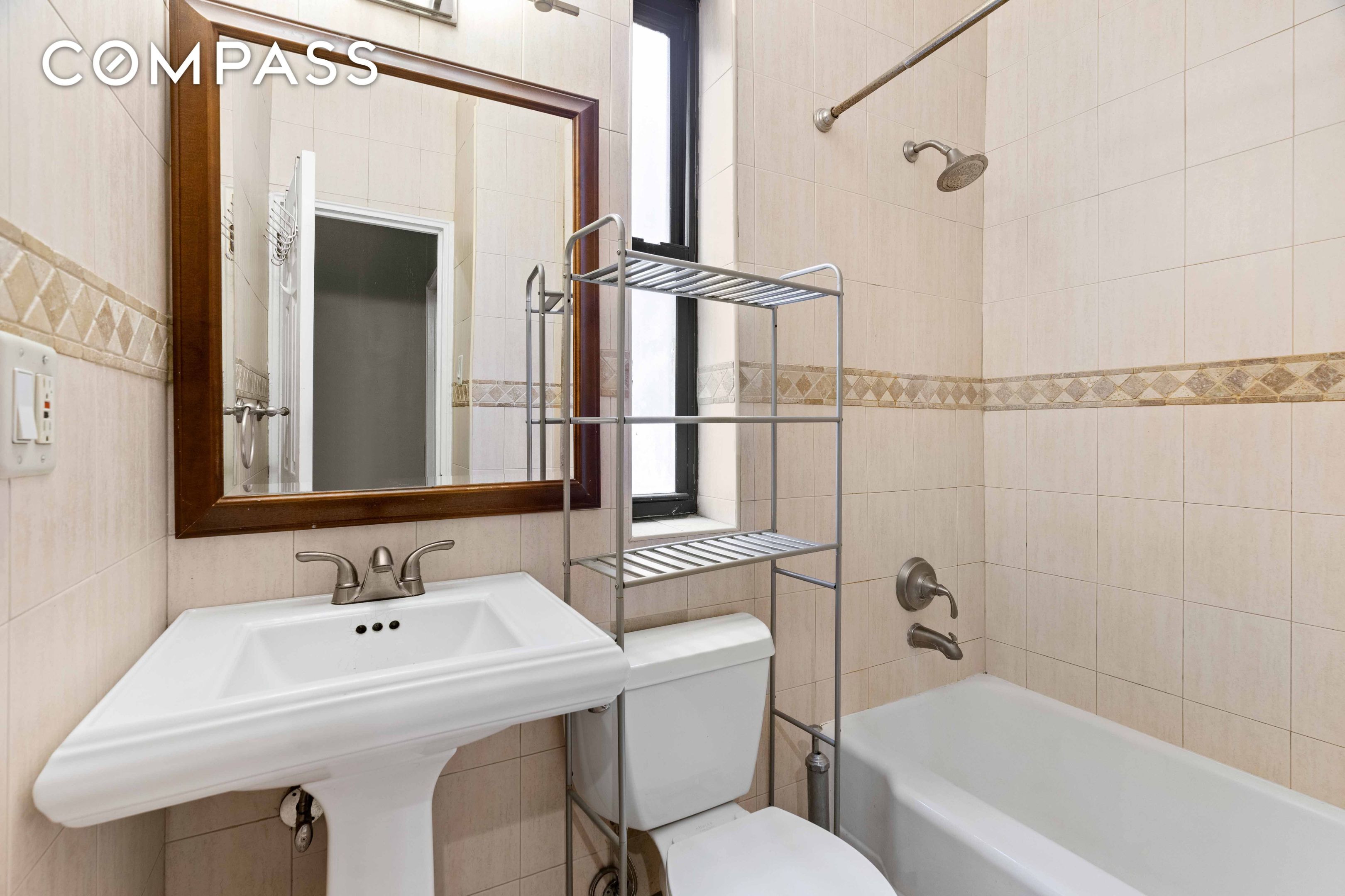 #4 photo, 348 W 56th Street, マンハッタン Hell's Kitchen , NY 10019