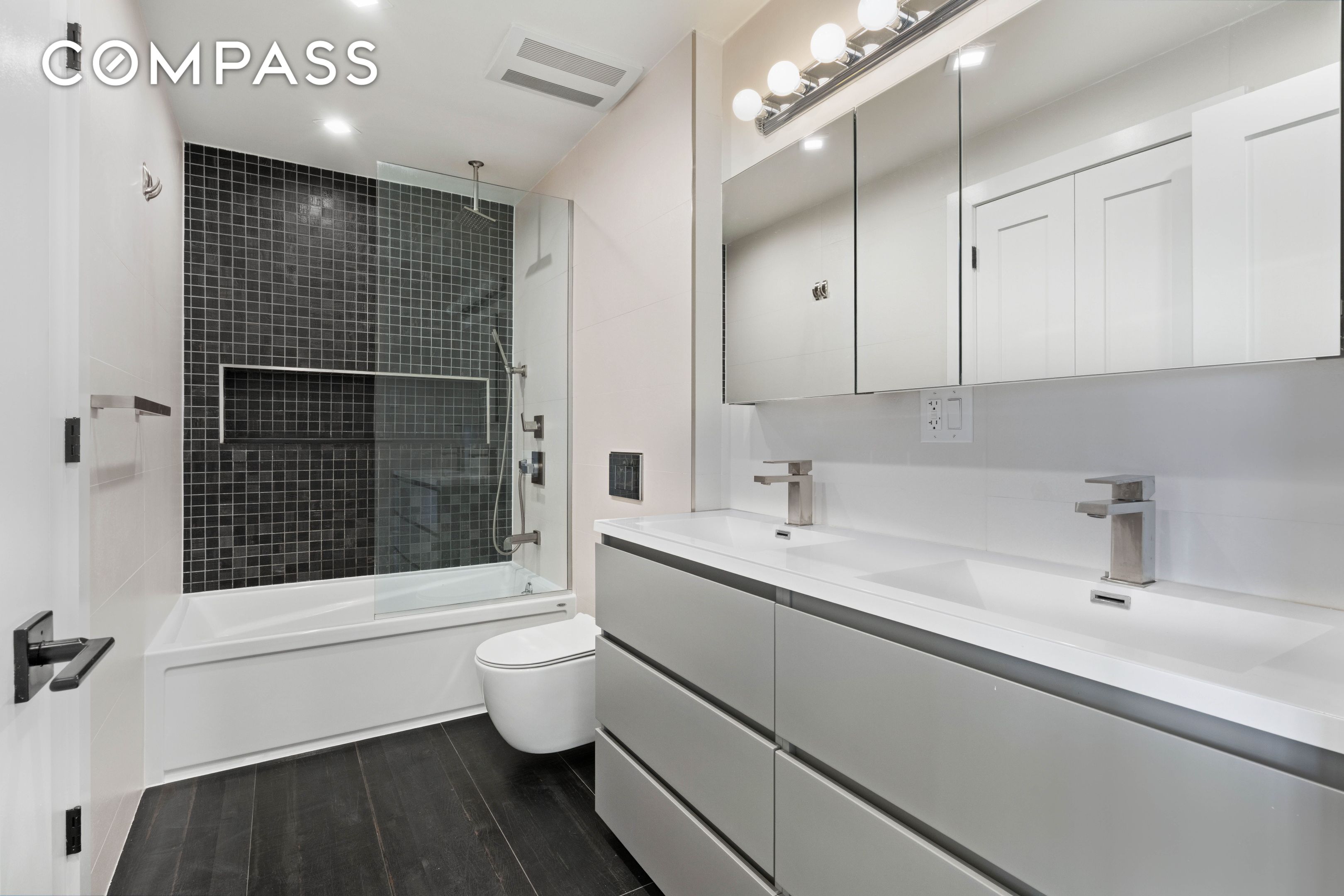 #8 photo, 77 Kingsland Avenue, Williamsburg , NY 11211