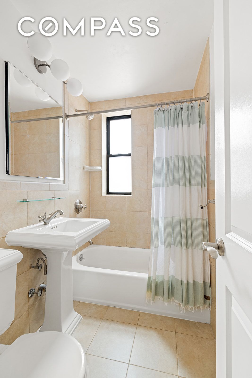 #10 photo, 30 E 9th Street, マンハッタン Greenwich Village , NY 10003