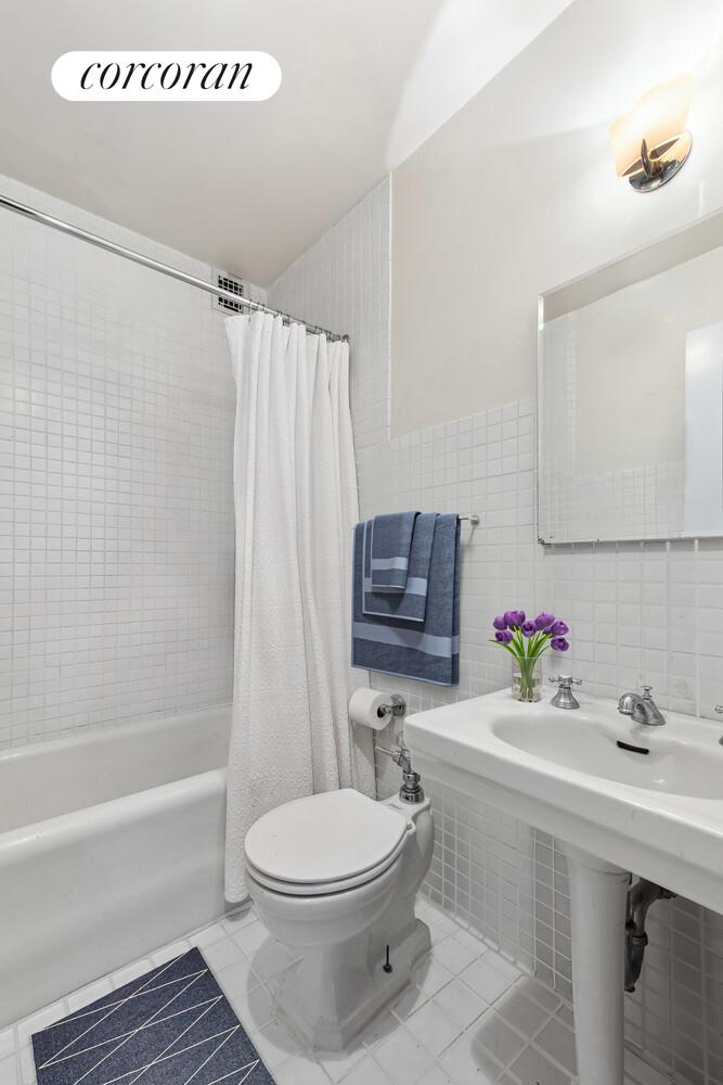 #13 photo, 12 W 72ND Street, マンハッタン Lincoln Square , NY 10023