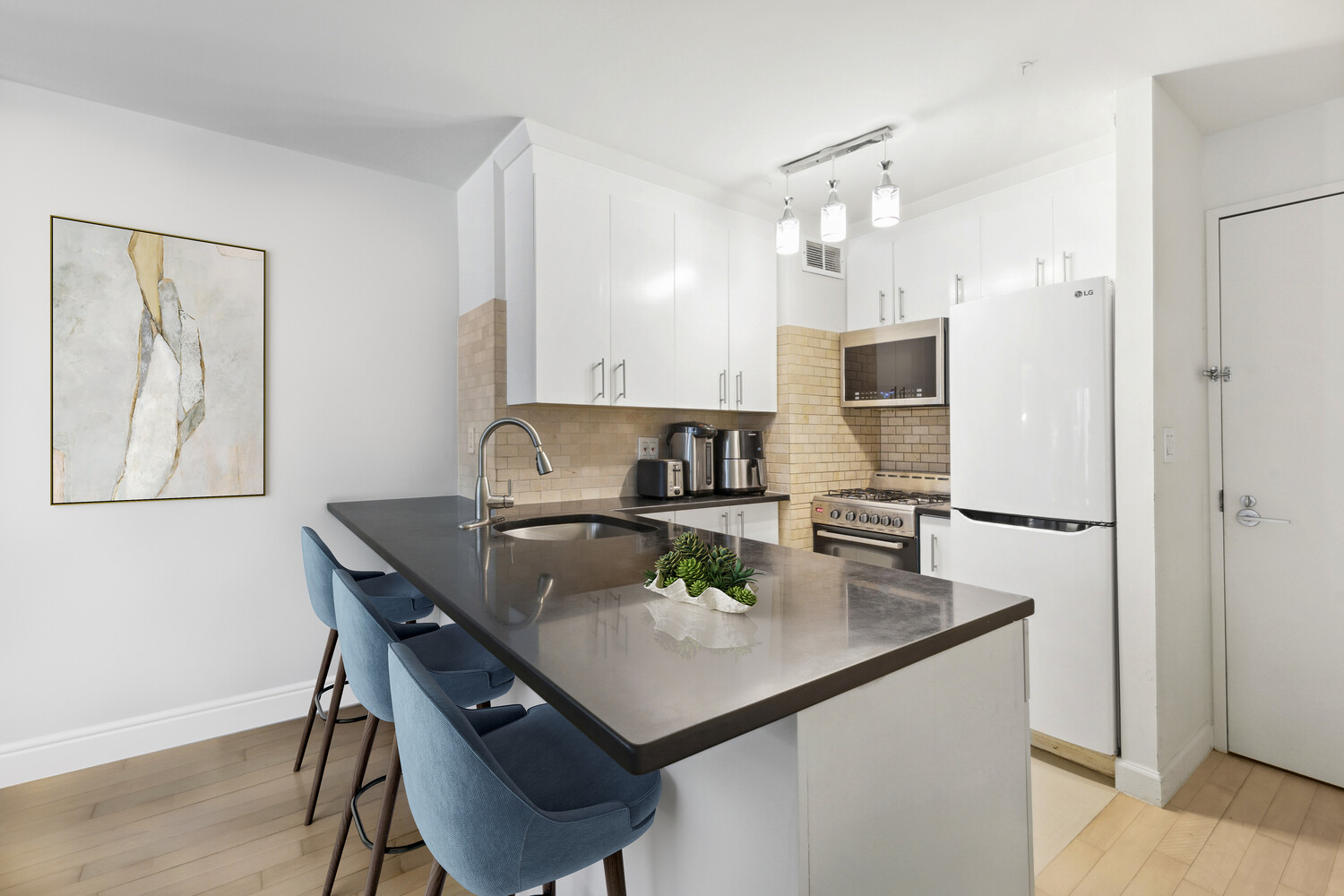 #4 photo, 322 W 57TH Street, マンハッタン Hells Kitchen , NY 10019