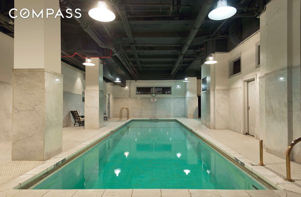 #13 photo, 1 W 67th Street, マンハッタン Upper West Side , NY 10023