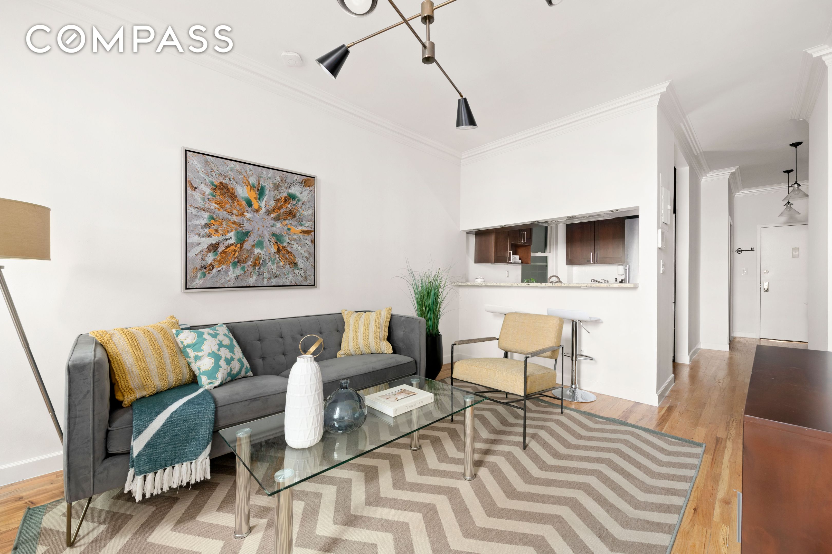 #3 photo, 323 W 43rd Street, マンハッタン Hell's Kitchen , NY 10036