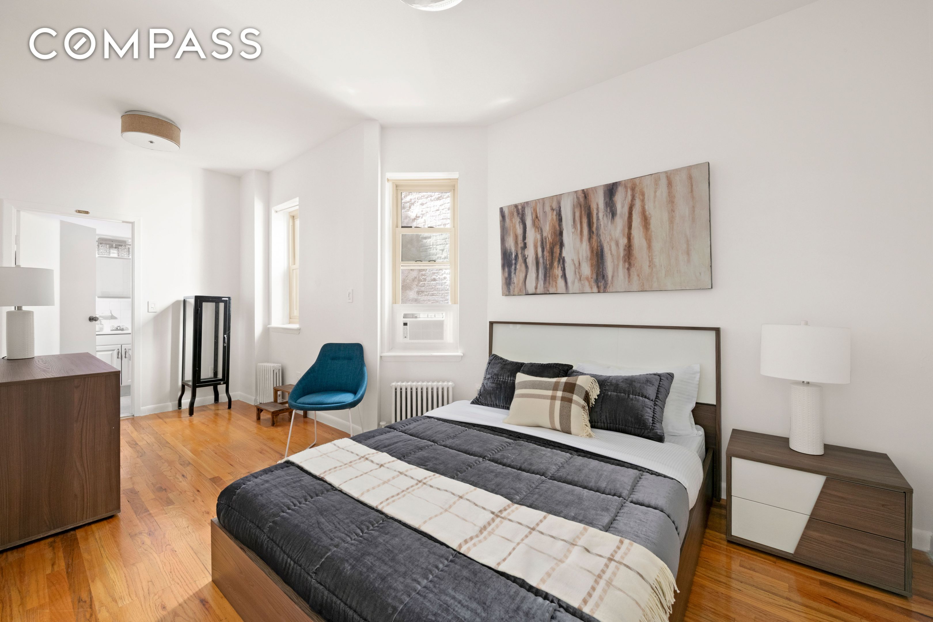 #5 photo, 323 W 43rd Street, マンハッタン Hell's Kitchen , NY 10036