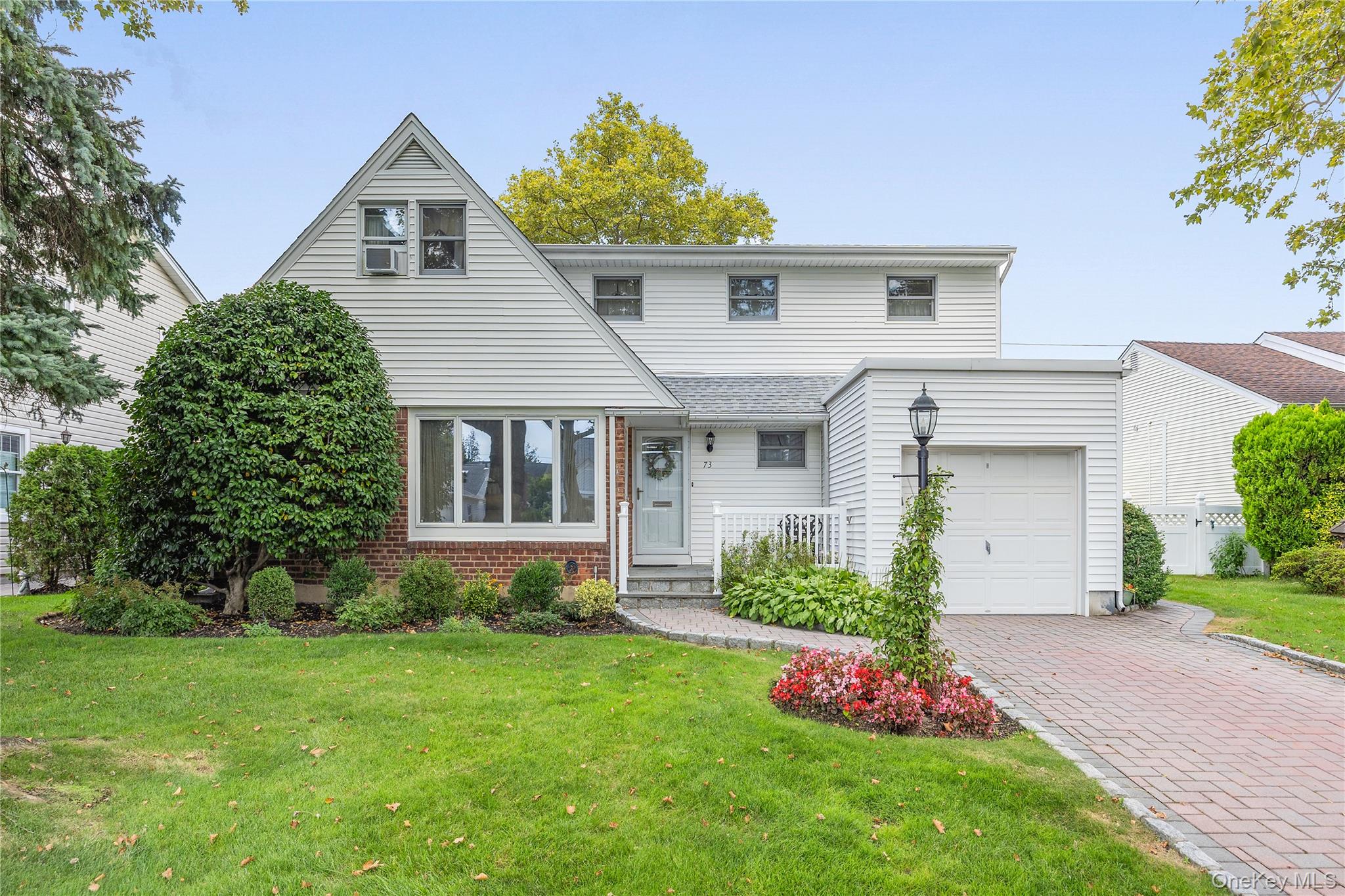 #1 photo, 73 Patton Boulevard, 长岛 New Hyde Park , NY 11040