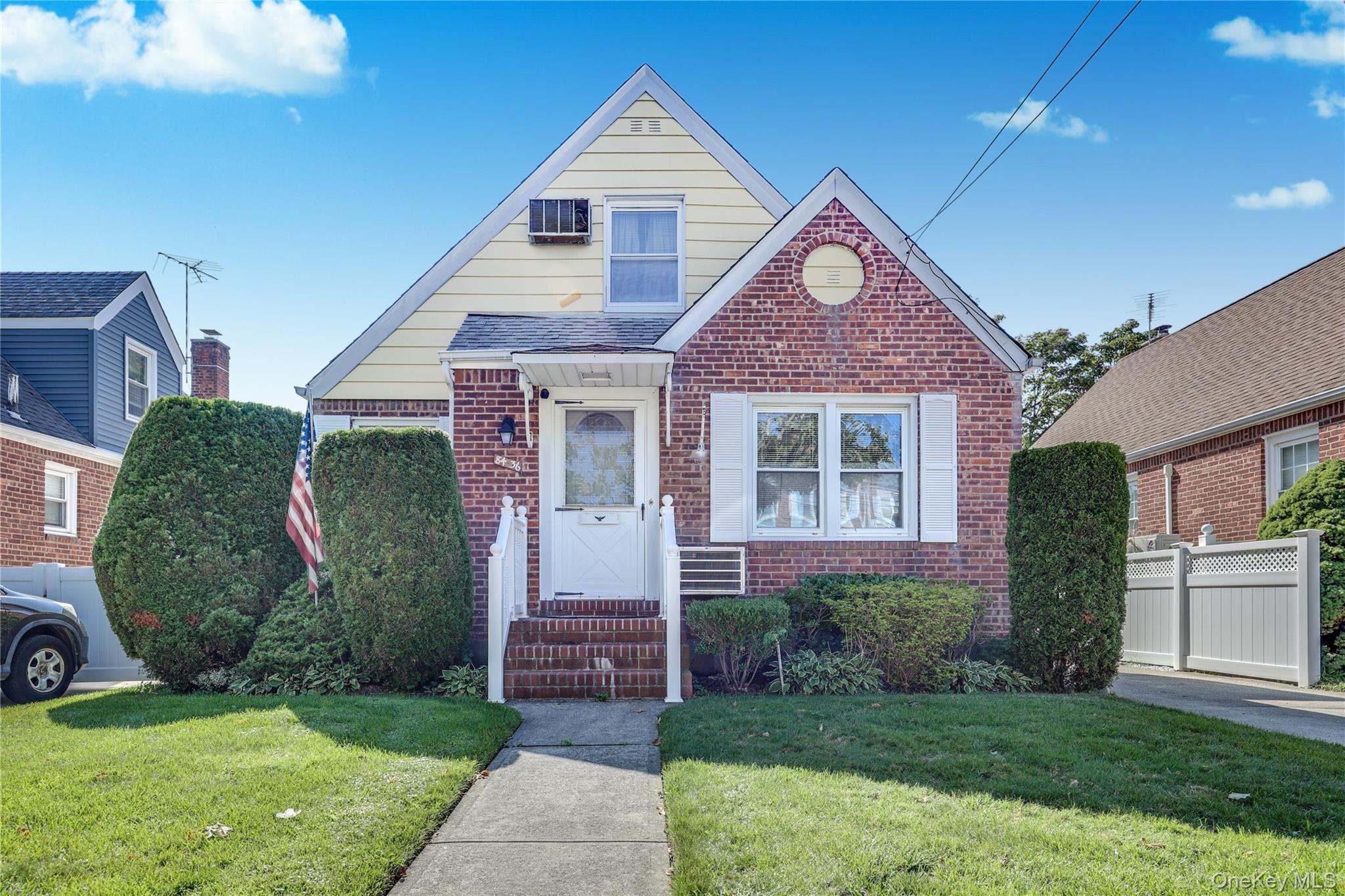 #1 photo, 8436 259th Street, 皇后区 花卉园 Floral Park , NY 11001