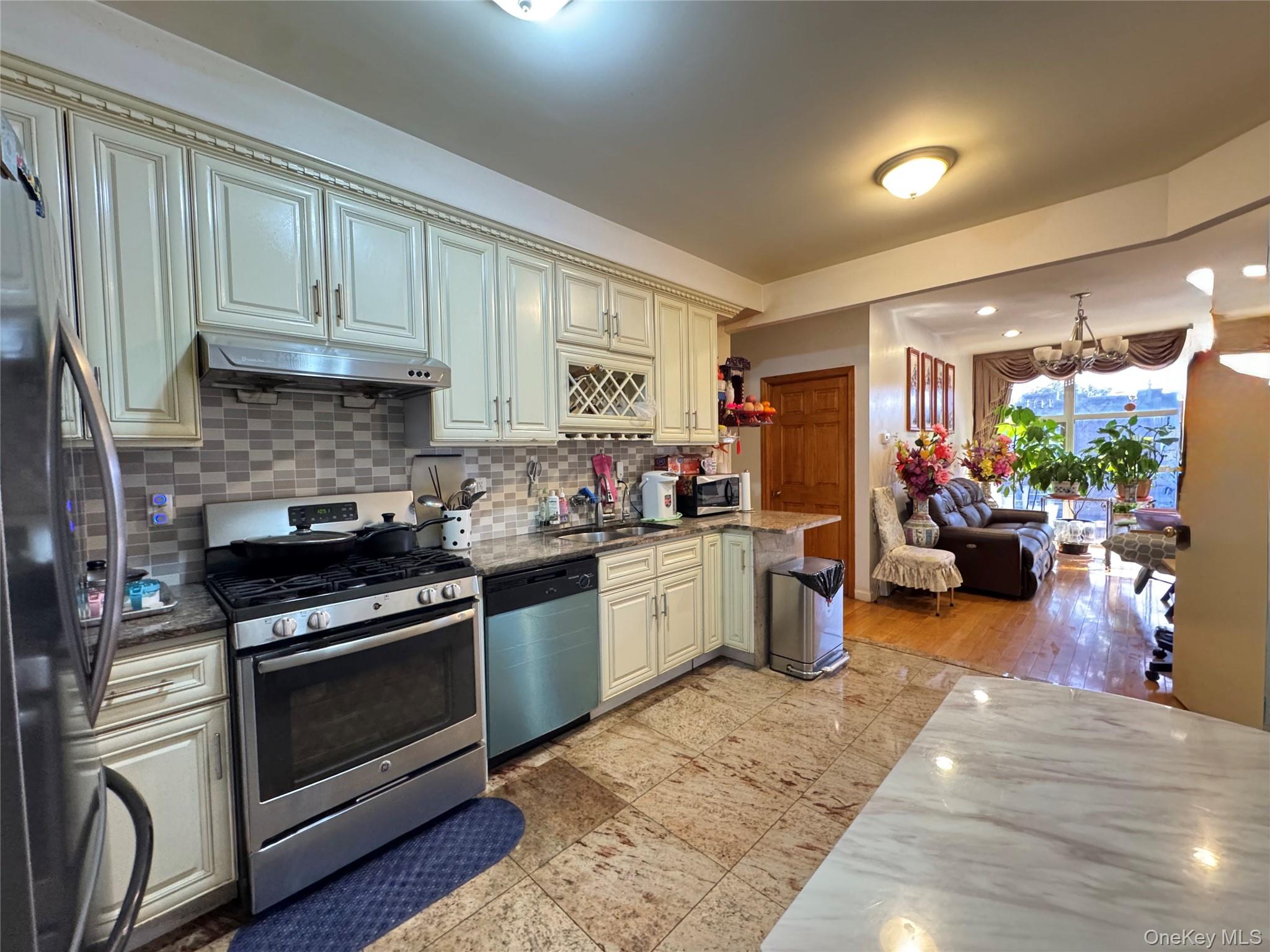 #7 photo, 42-16 162nd Street, クイーンズ区 Flushing , NY 11358