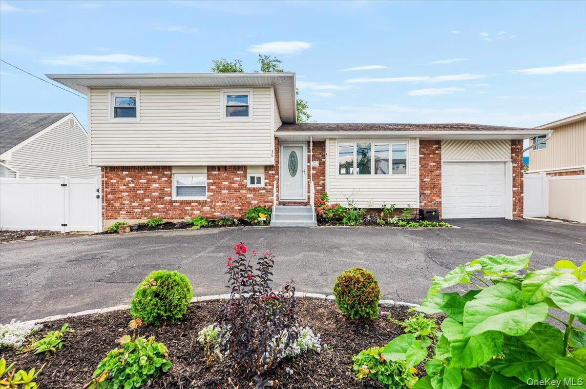 #1 photo, 36 Michel Avenue, नासाउ काउंटी Farmingdale , NY 11735