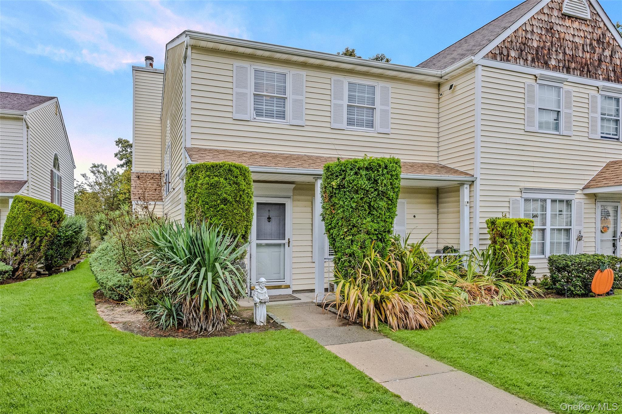 #1 photo, 6 Fox Path, サフォーク郡 Coram , NY 11727