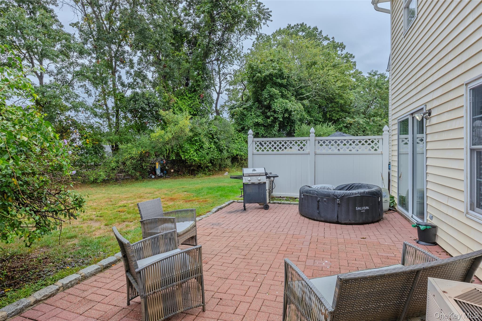 #3 photo, 6 Fox Path, サフォーク郡 Coram , NY 11727