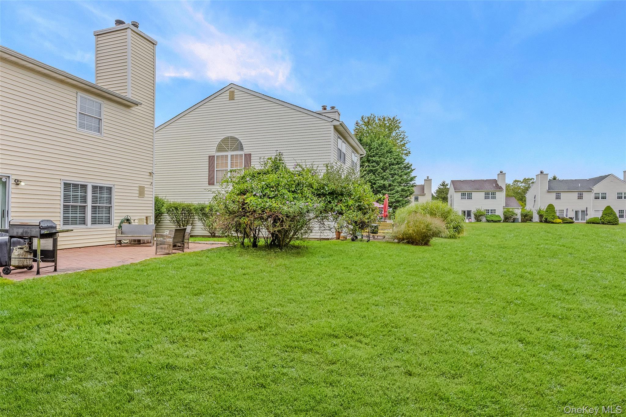 #4 photo, 6 Fox Path, サフォーク郡 Coram , NY 11727