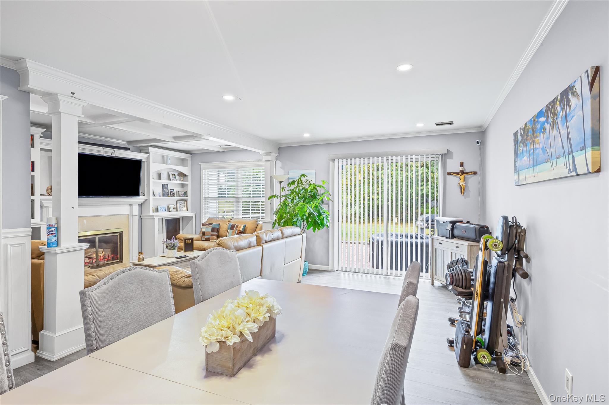 #8 photo, 6 Fox Path, サフォーク郡 Coram , NY 11727