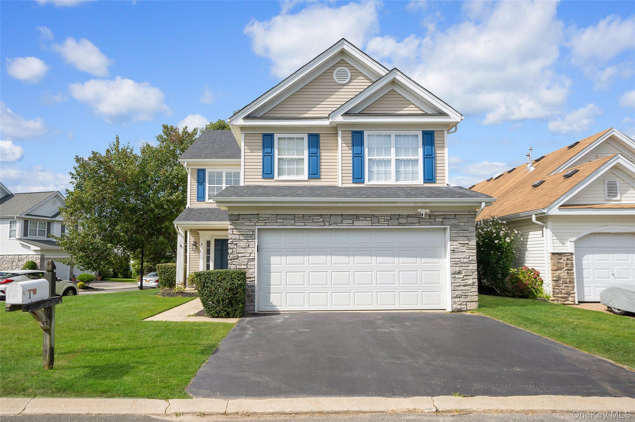 #1 photo, 1 Sophia Drive, सफ़ोक काउंटी Middle Island , NY 11953