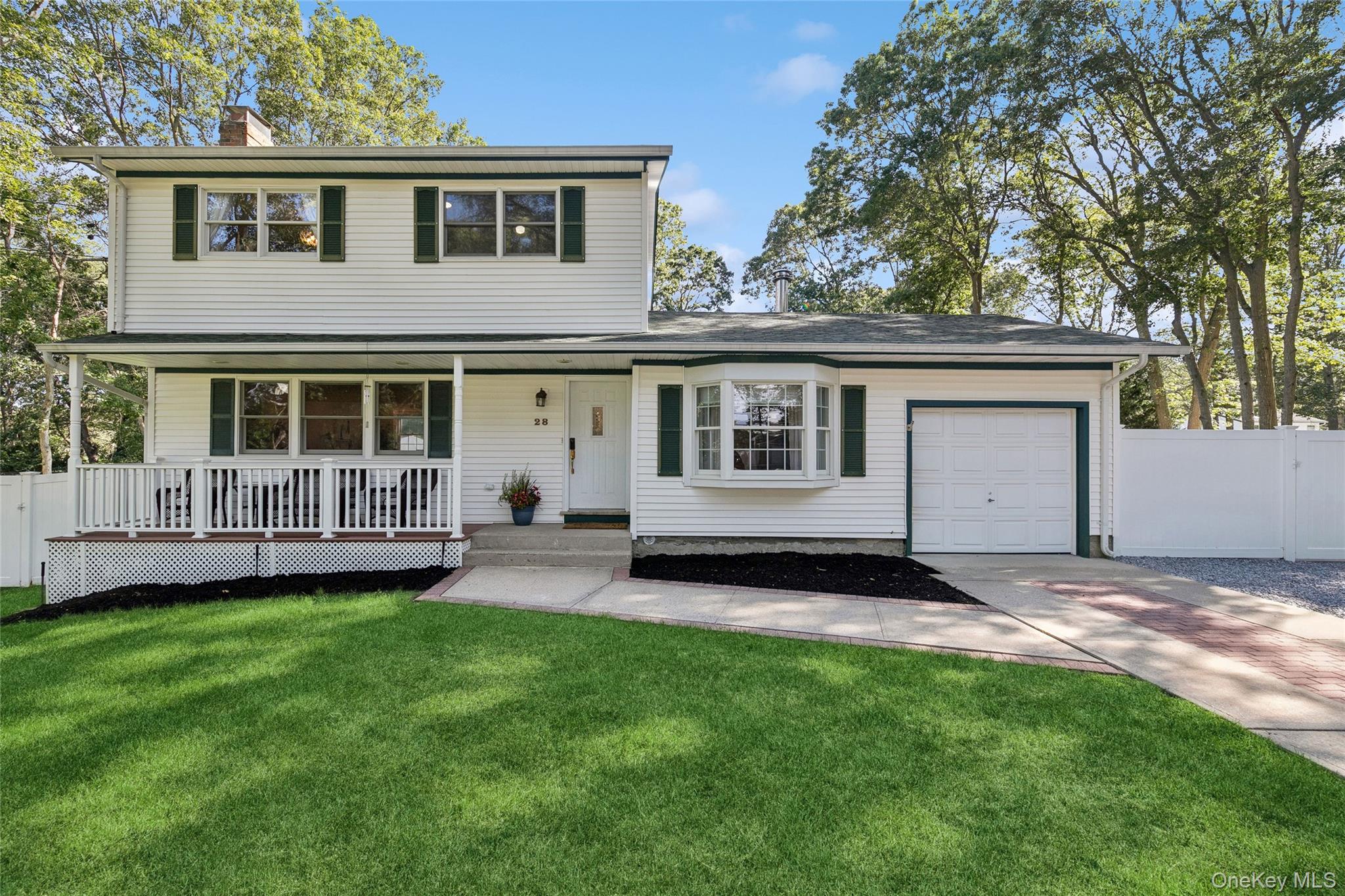 #1 photo, 28 Val Court, सफ़ोक काउंटी Holbrook , NY 11741