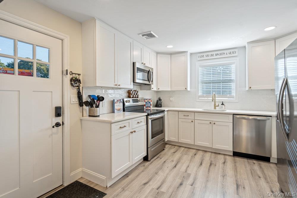 #12 photo, 41 Eatondale Avenue, سوفولك Blue Point , NY 11715