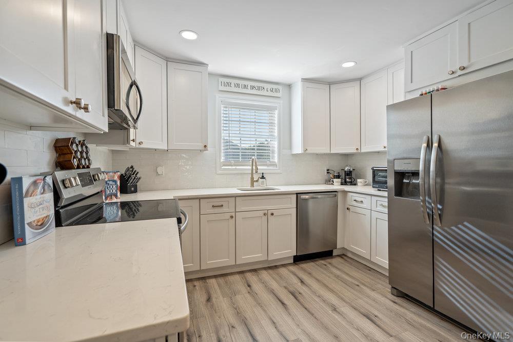 #13 photo, 41 Eatondale Avenue, سوفولك Blue Point , NY 11715