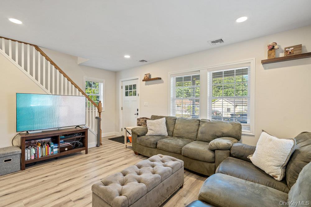 #4 photo, 41 Eatondale Avenue, سوفولك Blue Point , NY 11715