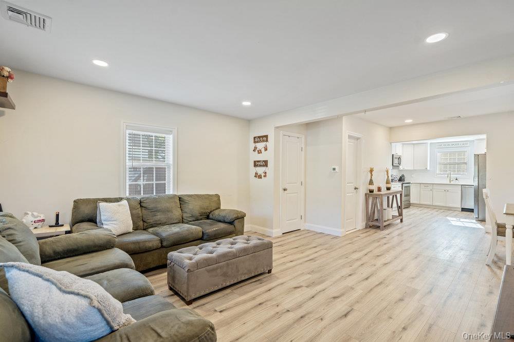 #6 photo, 41 Eatondale Avenue, سوفولك Blue Point , NY 11715