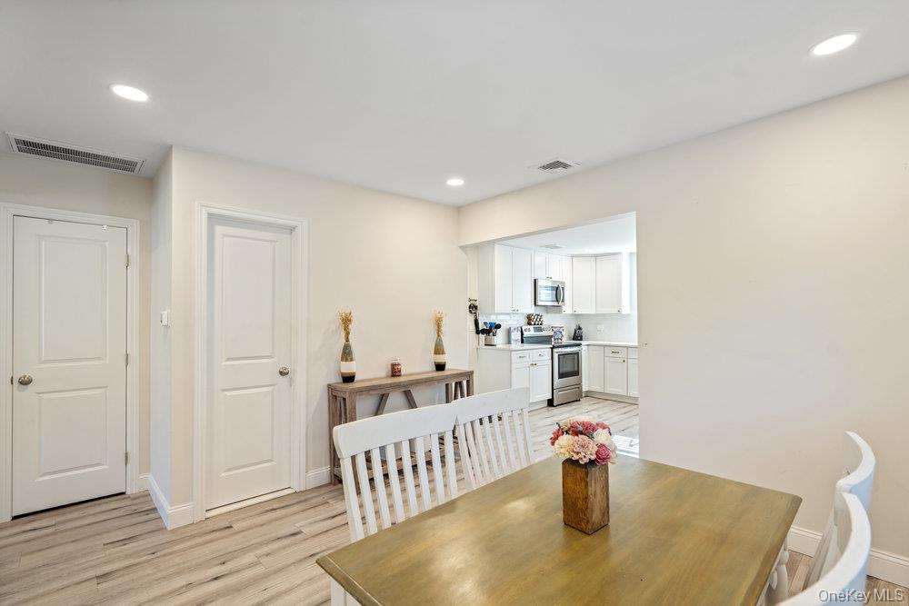 #8 photo, 41 Eatondale Avenue, سوفولك Blue Point , NY 11715