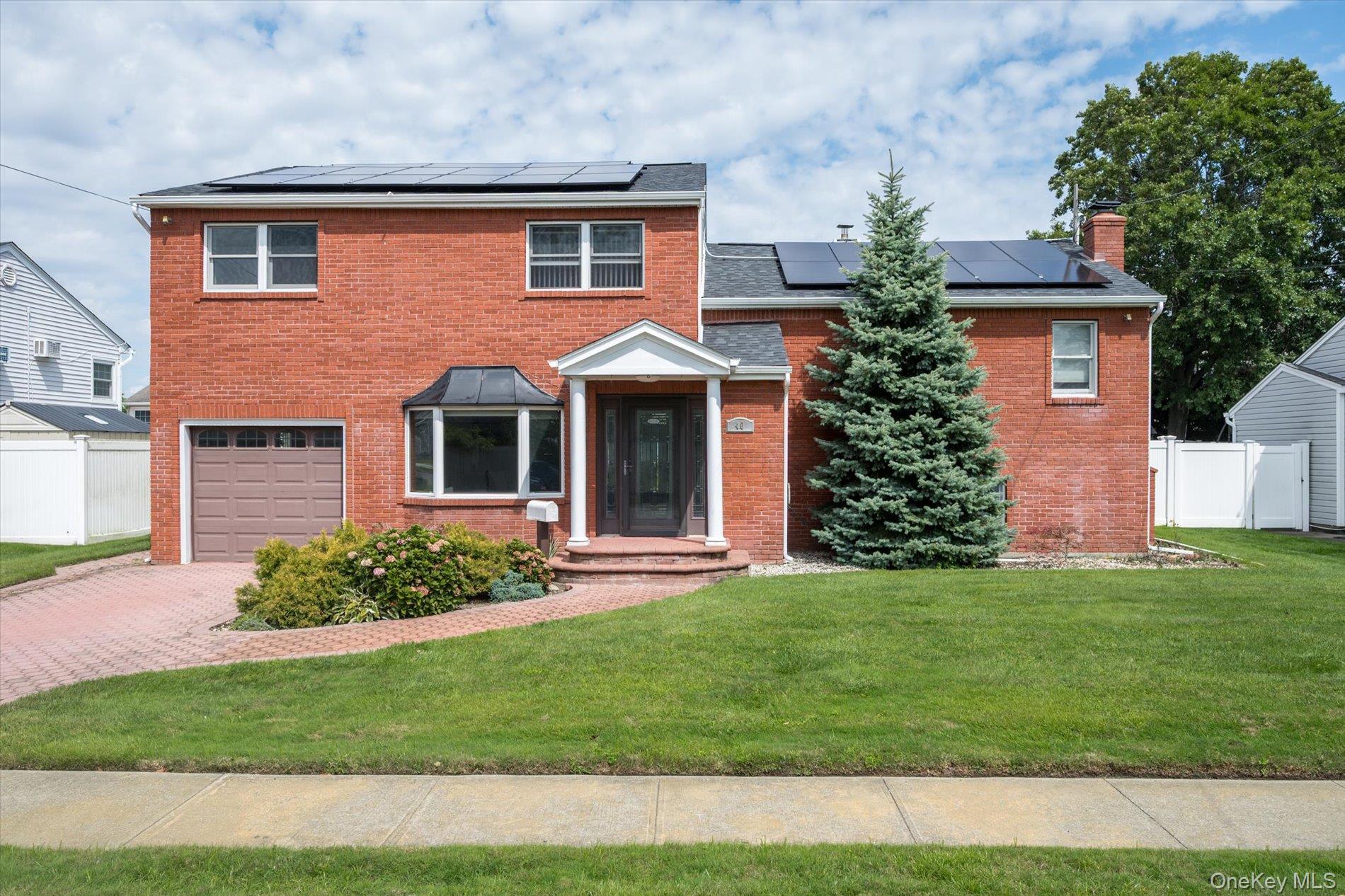 #1 photo, 40 Bayview Place, नासाउ काउंटी Massapequa , NY 11758