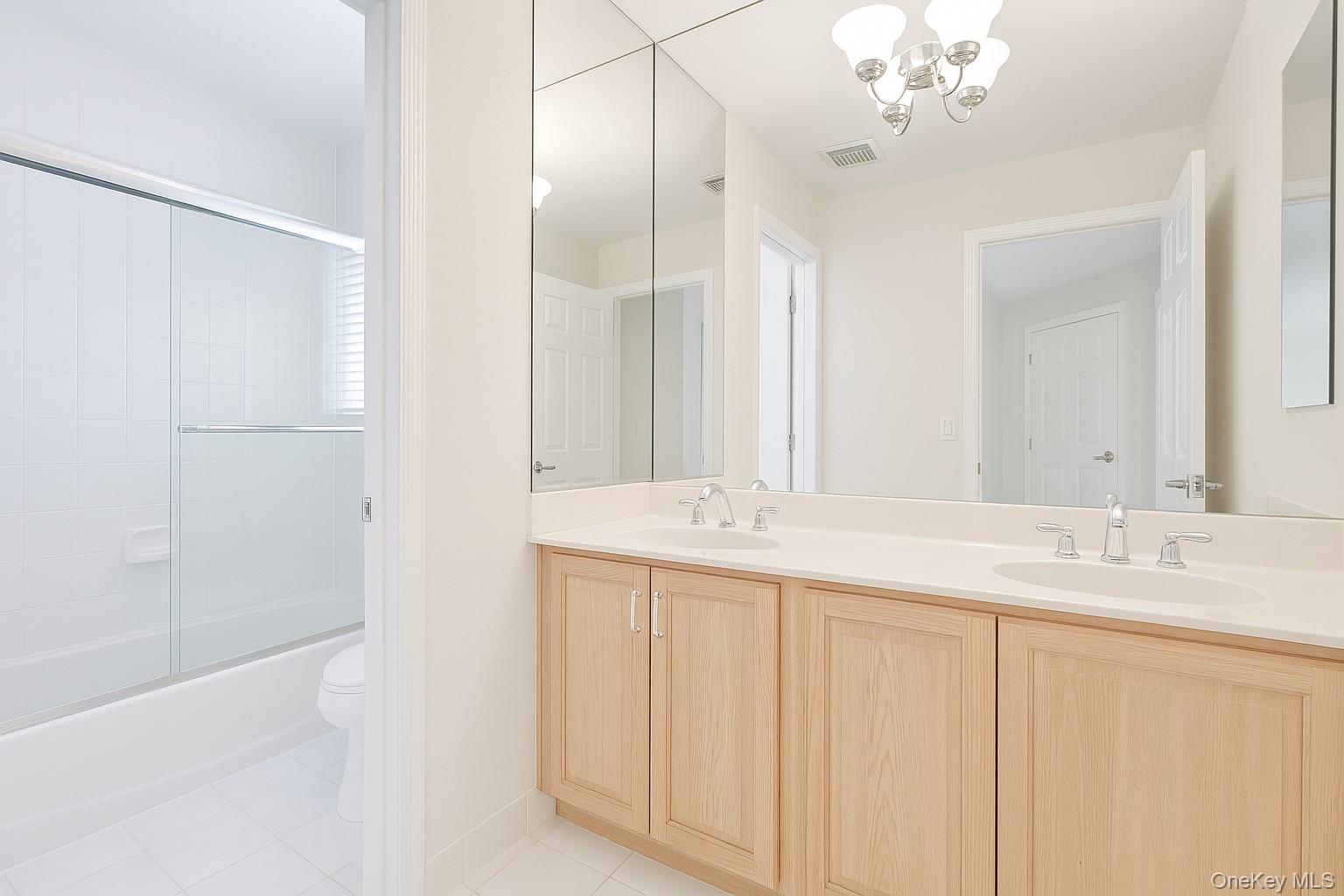 #20 photo, 18 Hamlet Drive, ナッソー郡 Plainview , NY 11803