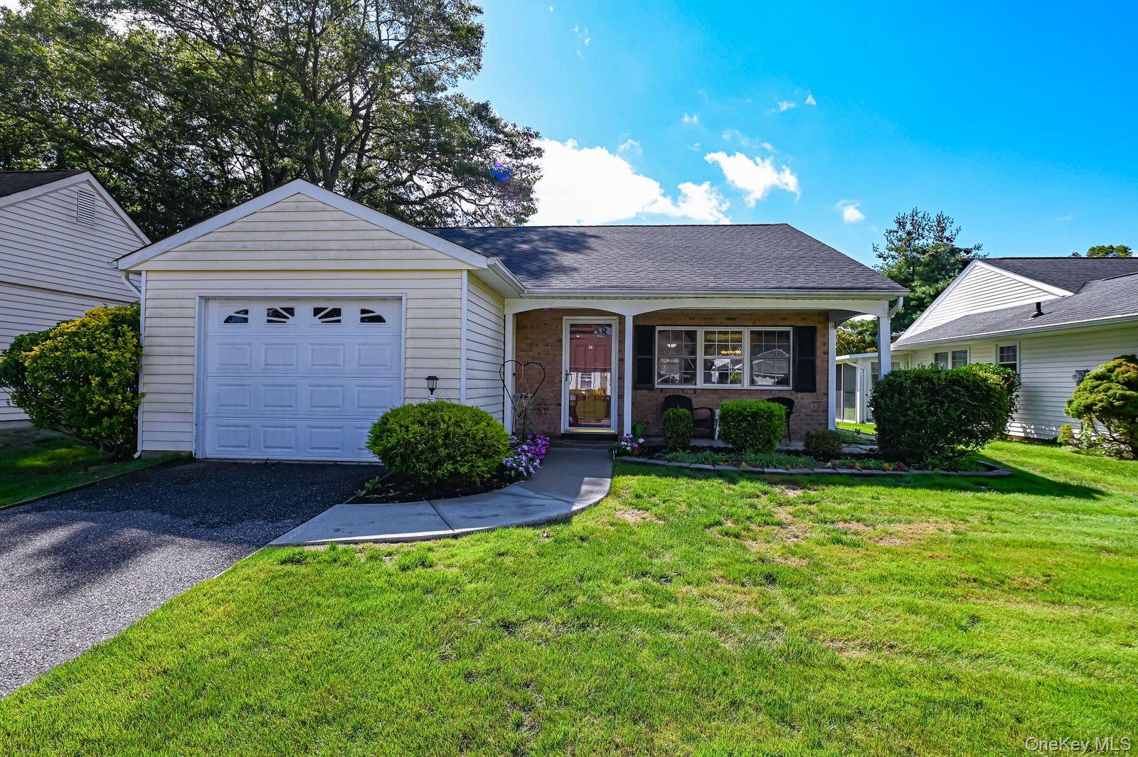 #1 photo, 324 Brownfield Drive, サフォーク郡 Ridge , NY 11961