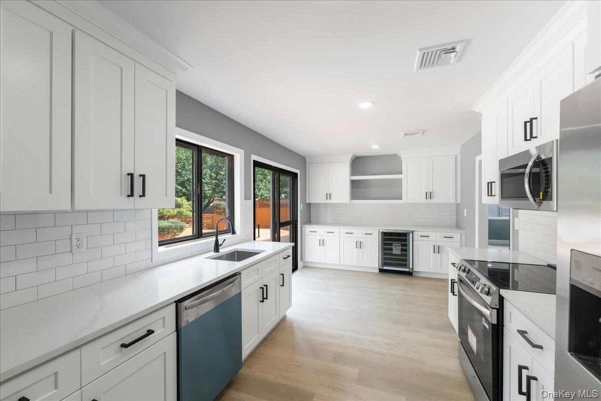 #1 photo, 5 Folsom Lane, सफ़ोक काउंटी Coram , NY 11727