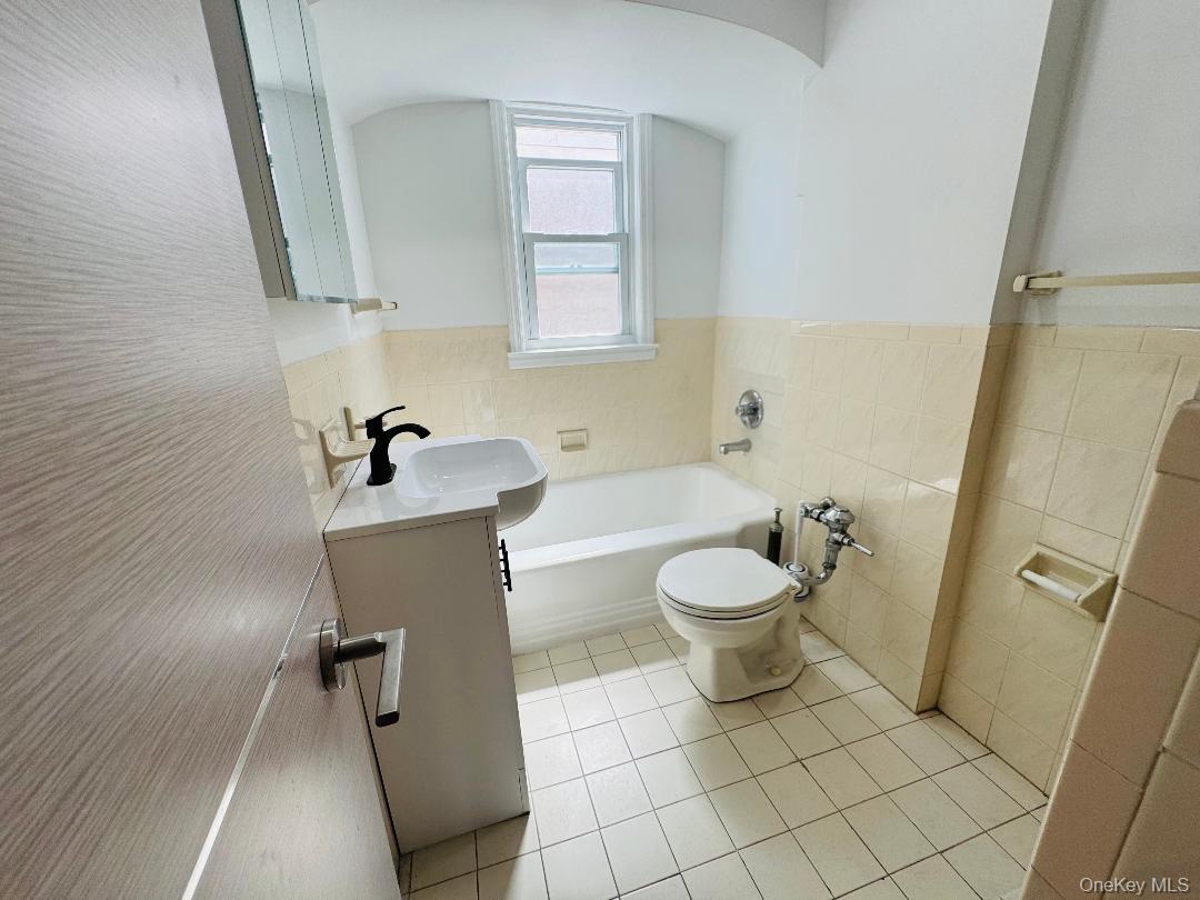 #19 photo, 8012 188th Street, クイーンズ区 Jamaica Estates , NY 11423