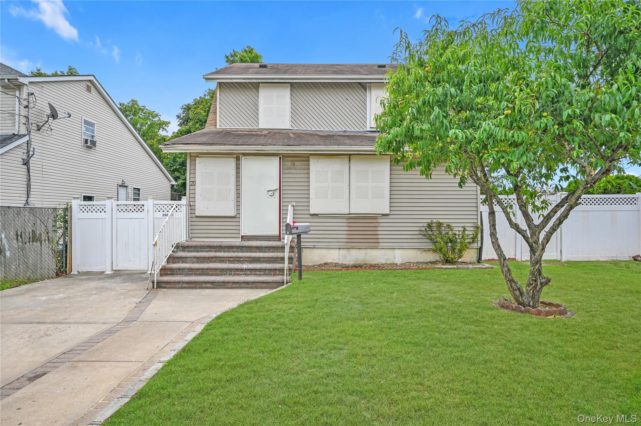 #1 photo, 20 E Roosevelt Avenue, ナッソー郡 Roosevelt , NY 11575