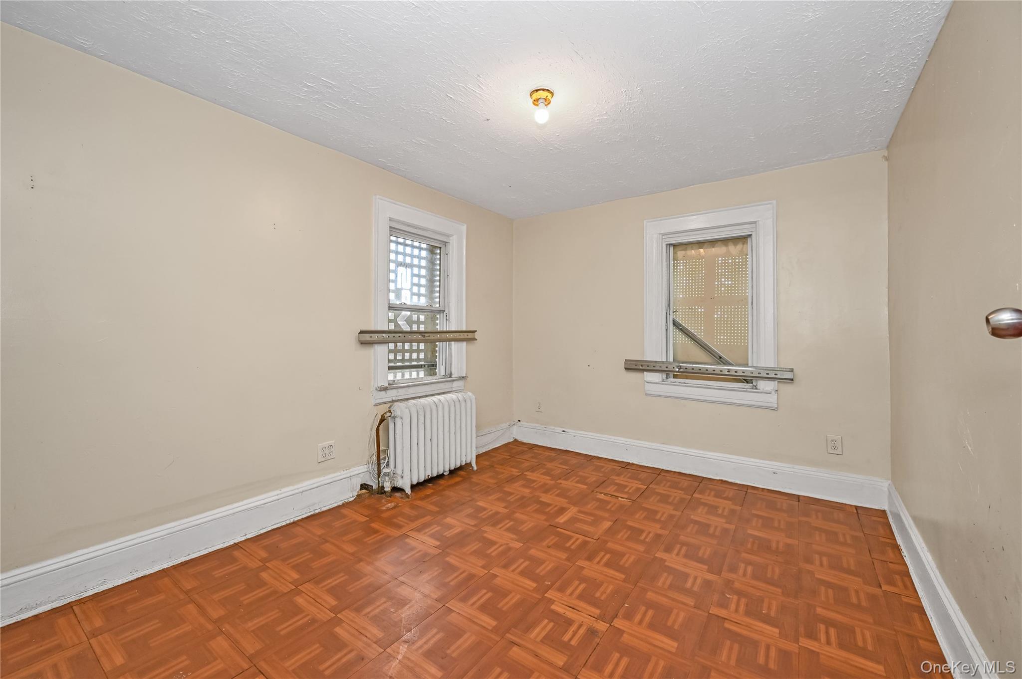 #10 photo, 20 E Roosevelt Avenue, ナッソー郡 Roosevelt , NY 11575